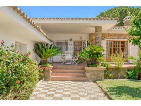 Foto 2 de Casa en venda a Escala, L´ de 5 habitacions amb terrassa i piscina