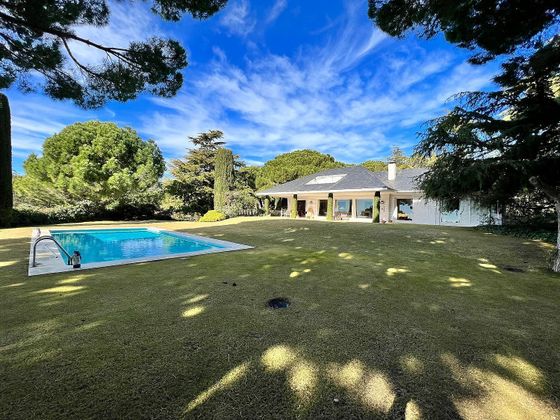 Foto 2 de Xalet en venda a Sant Vicenç de Montalt de 5 habitacions amb piscina i jardí