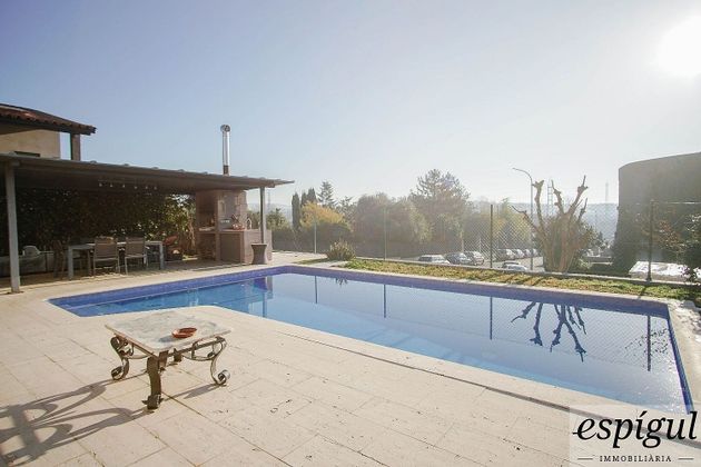 Foto 2 de Venta de casa en Vilablareix de 5 habitaciones con terraza y piscina