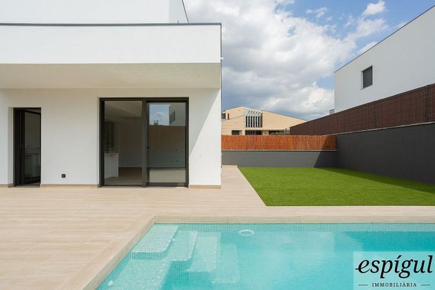 Foto 1 de Casa en venda a calle Del Montseny de 4 habitacions amb garatge i jardí