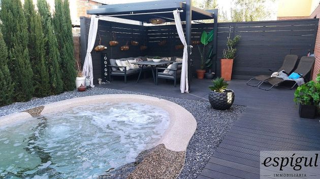 Foto 1 de Casa en venta en Sant Jordi Desvalls de 4 habitaciones con terraza y piscina
