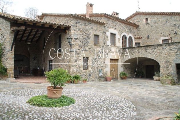 Foto 1 de Casa rural en venta en Foixà de 10 habitaciones con terraza y piscina