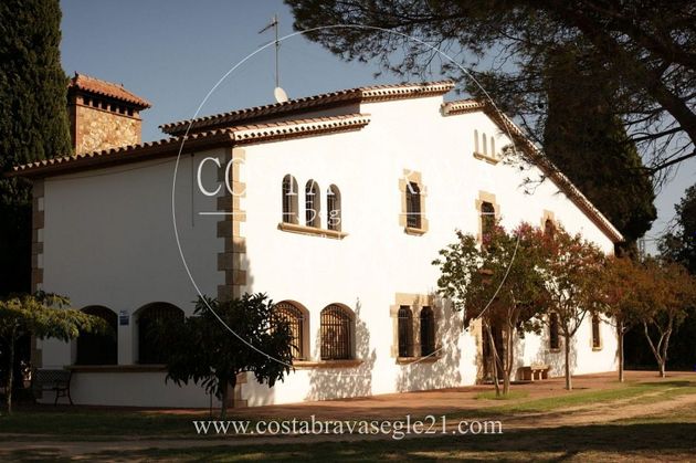 Foto 1 de Casa rural en venda a Niàgara Parc - Ágora Parc - Roca Rossa de 7 habitacions amb terrassa i piscina
