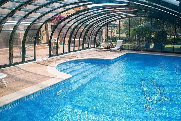 Foto 1 de Chalet en venta en Peralada de 3 habitaciones con terraza y piscina