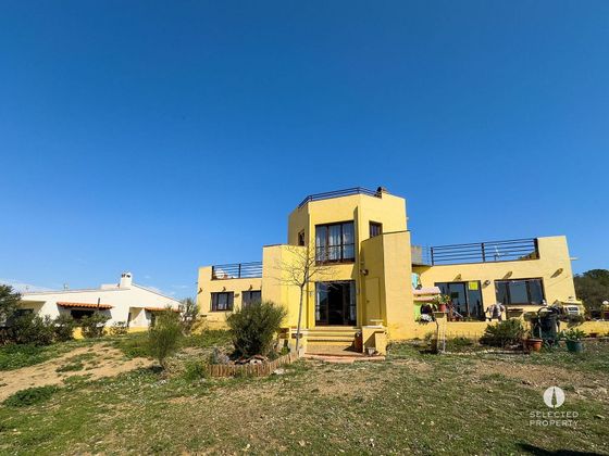 Foto 1 de Xalet en venda a Garriguella de 5 habitacions amb terrassa i jardí