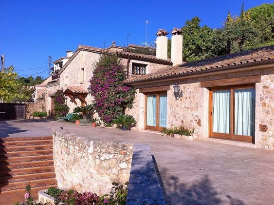 Foto 1 de Casa rural en venta en Can Semi - Mas Nou - Mas Ros de 3 habitaciones con terraza y piscina