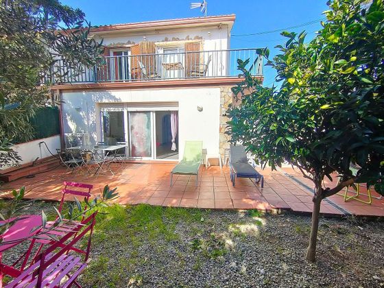 Foto 1 de Casa en venda a Els Pins - Politur de 3 habitacions amb terrassa i jardí