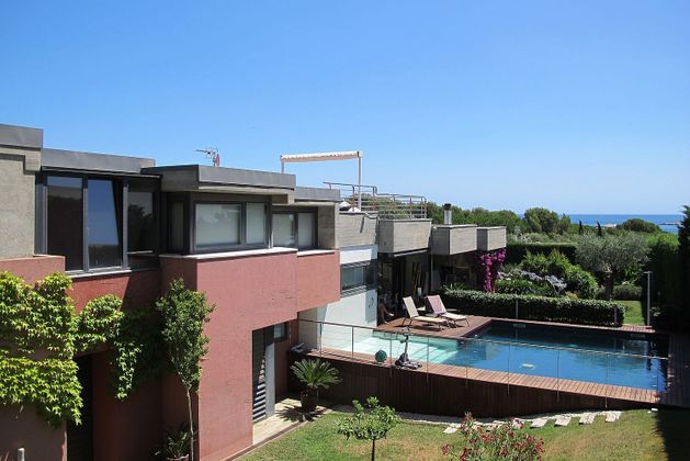 Foto 1 de Xalet en venda a Escala, L´ de 5 habitacions amb terrassa i piscina