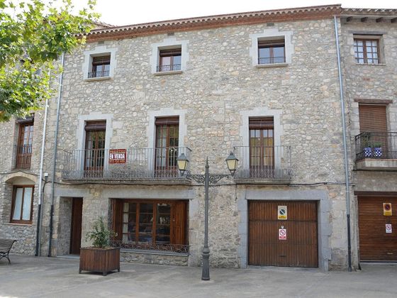 Foto 2 de Casa adossada en venda a plaza Carlos Camps de 8 habitacions amb terrassa i piscina