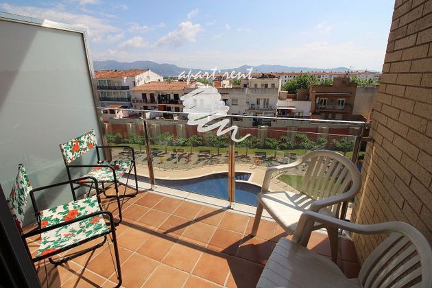 Foto 2 de Pis en venda a Empuriabrava de 2 habitacions amb terrassa i piscina