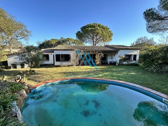 Foto 1 de Chalet en venta en Golf Costa Brava - Bufaganyes de 4 habitaciones con piscina y garaje