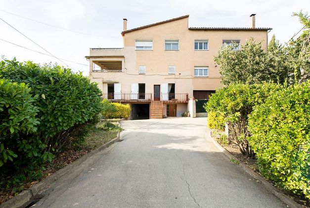 Foto 1 de Casa adosada en venta en Cornellà del Terri de 6 habitaciones con terraza y jardín