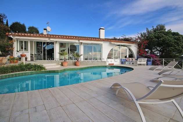 Foto 2 de Xalet en venda a Santa María de Llorell de 5 habitacions amb terrassa i piscina