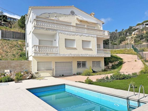 Foto 1 de Xalet en venda a Canyelles - Montgoda de 4 habitacions amb terrassa i piscina