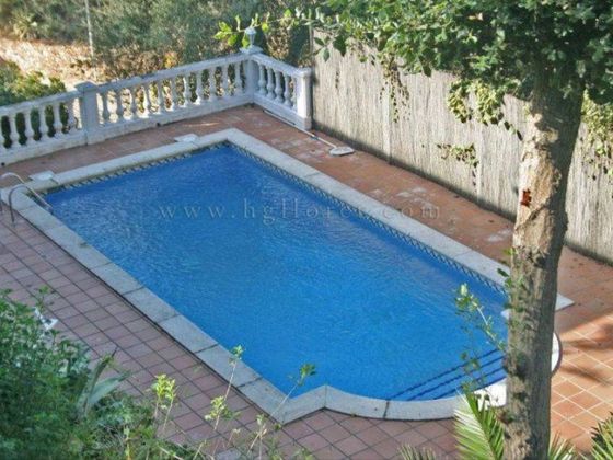 Foto 1 de Casa en venta en Santa María de Llorell de 4 habitaciones con terraza y piscina