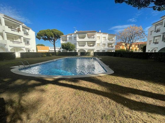 Foto 1 de Piso en venta en calle De Les Bassetes de 2 habitaciones con terraza y piscina