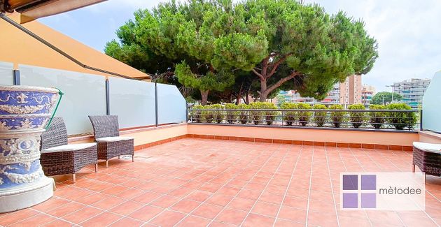 Foto 2 de Casa adossada en venda a Sant Vicenç de Montalt de 5 habitacions amb terrassa i piscina