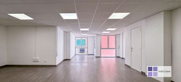 Foto 2 de Oficina en alquiler en La Nova Esquerra de l'Eixample con aire acondicionado y ascensor