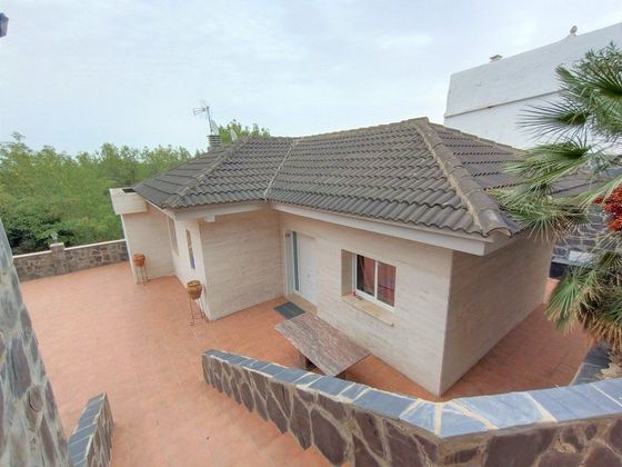 Foto 1 de Chalet en venta en Costa Cunit - Els Jardins - Els  Rosers de 3 habitaciones con terraza y calefacción