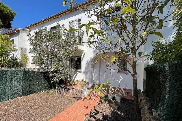 Foto 1 de Chalet en venta en Els Pins - Politur de 3 habitaciones con terraza y piscina