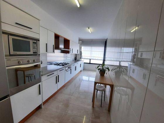 Foto 2 de Piso en venta en Eixample Nord – La Devesa de 4 habitaciones con terraza y garaje