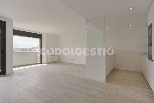Foto 2 de Piso en venta en Manlleu de 3 habitaciones con terraza y piscina