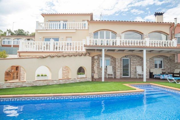 Foto 2 de Casa en venda a urbanización Mas Tomasi de 5 habitacions amb terrassa i piscina