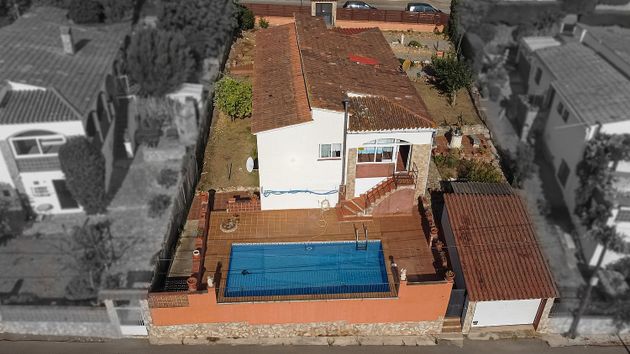 Foto 2 de Xalet en venda a calle Mas Tomasi de 4 habitacions amb piscina i garatge