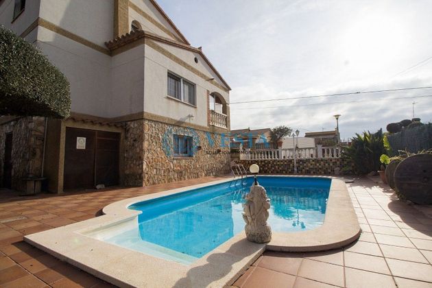 Foto 2 de Xalet en venda a La Muntanyeta - La Franquesa de 4 habitacions amb terrassa i piscina