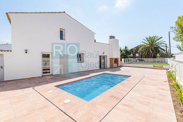 Foto 1 de Chalet en venta en Ardiaca - La Llosa de 4 habitaciones con terraza y piscina