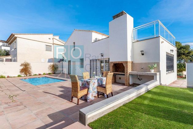 Foto 2 de Chalet en venta en Ardiaca - La Llosa de 4 habitaciones con terraza y piscina
