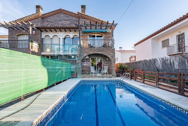 Foto 1 de Casa en venda a calle Berganti de 4 habitacions amb terrassa i piscina