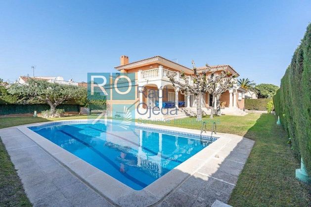 Foto 1 de Xalet en venda a calle Atenas de 5 habitacions amb terrassa i piscina