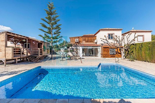 Foto 1 de Xalet en venda a calle De la Brisa de 4 habitacions amb terrassa i piscina