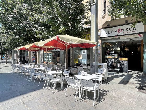 Foto 1 de Traspàs local a plaza Lluís Perpinyà amb terrassa i aire acondicionat