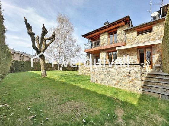 Foto 2 de Casa en venta en Llívia (Girona) de 4 habitaciones con terraza y jardín