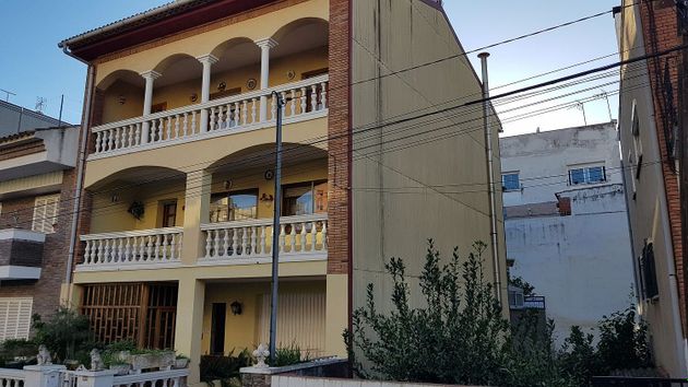 Foto 1 de Casa adosada en venta en calle Joanot Martorell de 5 habitaciones con terraza y piscina