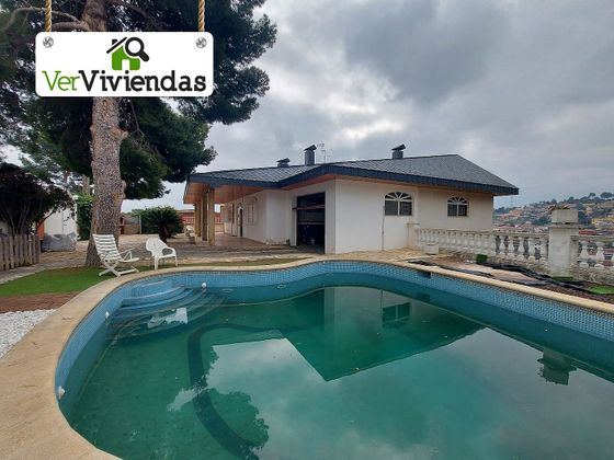 Foto 1 de Venta de chalet en Santa Coloma de Cervelló de 3 habitaciones con terraza y piscina