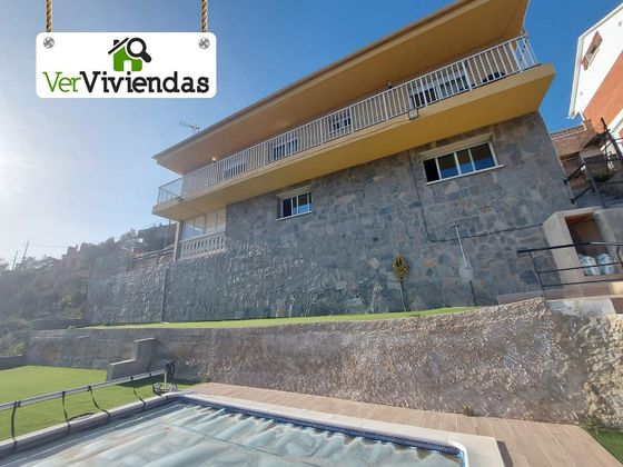 Foto 1 de Venta de chalet en Torrelles de Llobregat de 4 habitaciones con terraza y piscina