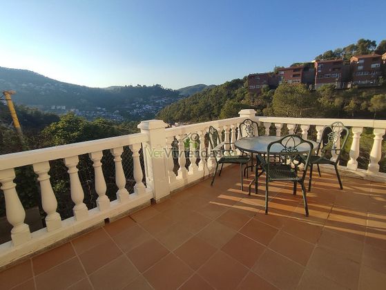 Foto 2 de Chalet en venta en Vallirana de 4 habitaciones con terraza y piscina