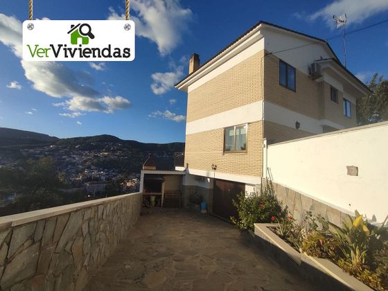 Foto 1 de Chalet en venta en Vallirana de 4 habitaciones con terraza y garaje