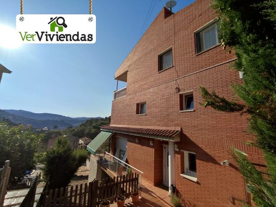 Foto 1 de Chalet en venta en Vallirana de 7 habitaciones con terraza y piscina