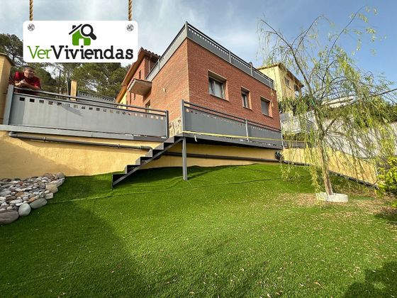Foto 1 de Xalet en venda a Vallirana de 4 habitacions amb terrassa i jardí