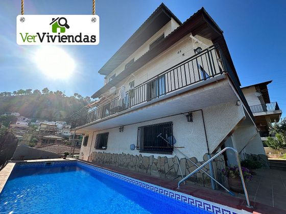 Foto 1 de Chalet en venta en Vallirana de 6 habitaciones con terraza y piscina
