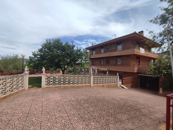 Foto 2 de Chalet en venta en Vallirana de 8 habitaciones con terraza y piscina