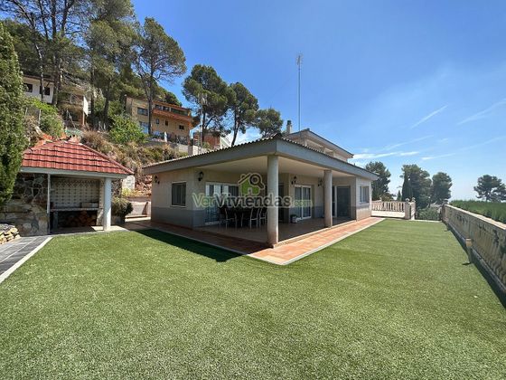 Foto 2 de Chalet en venta en Pallejà de 5 habitaciones con terraza y piscina