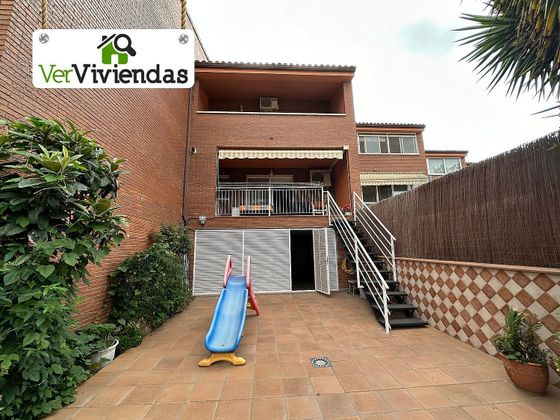 Foto 1 de Casa adossada en venda a Vallirana de 4 habitacions amb terrassa i garatge