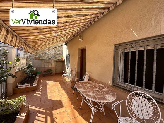 Foto 1 de Piso en venta en Sant Vicenç dels Horts de 5 habitaciones con terraza y jardín
