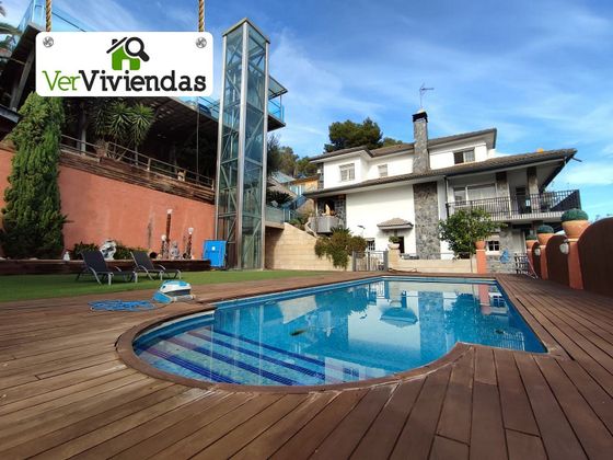 Foto 1 de Xalet en venda a Vallirana de 7 habitacions amb terrassa i piscina