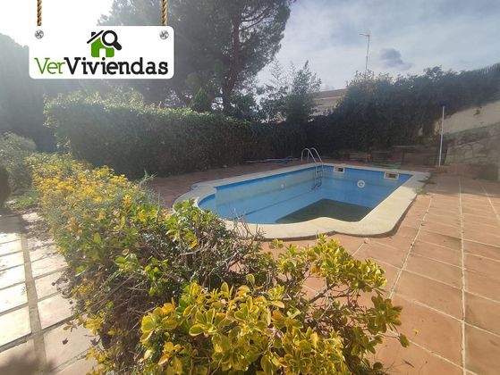 Foto 1 de Xalet en venda a Corbera de Llobregat de 3 habitacions amb terrassa i piscina